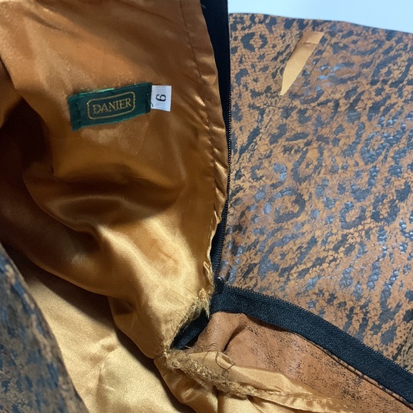 Genuine leather Danier skirt with copper silk inside - Picture 4 of 5